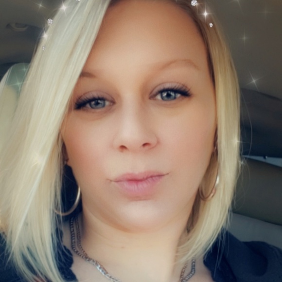 Meet your Posher, Danielle - Picture 1 of 1